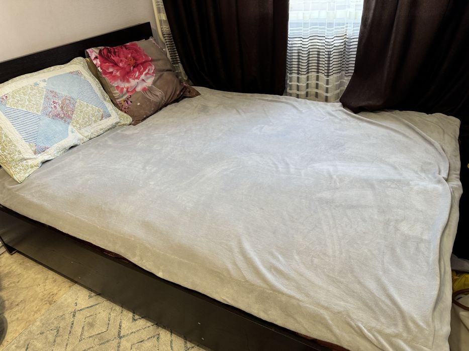 Кровать двуспальная