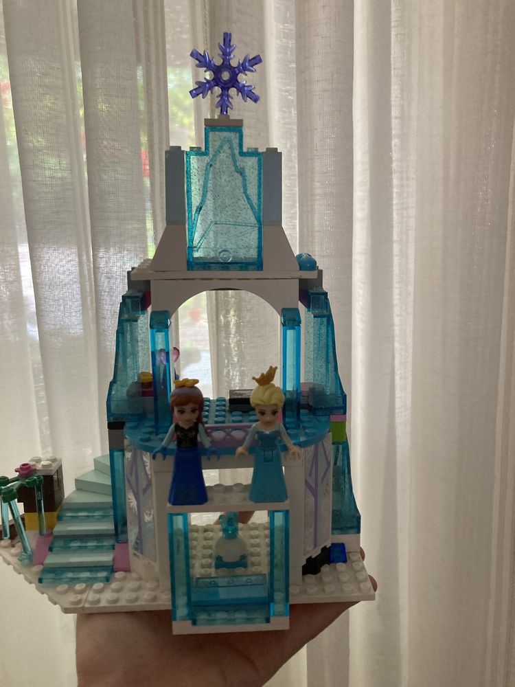 Vând Lego Castel Elsa și Ana