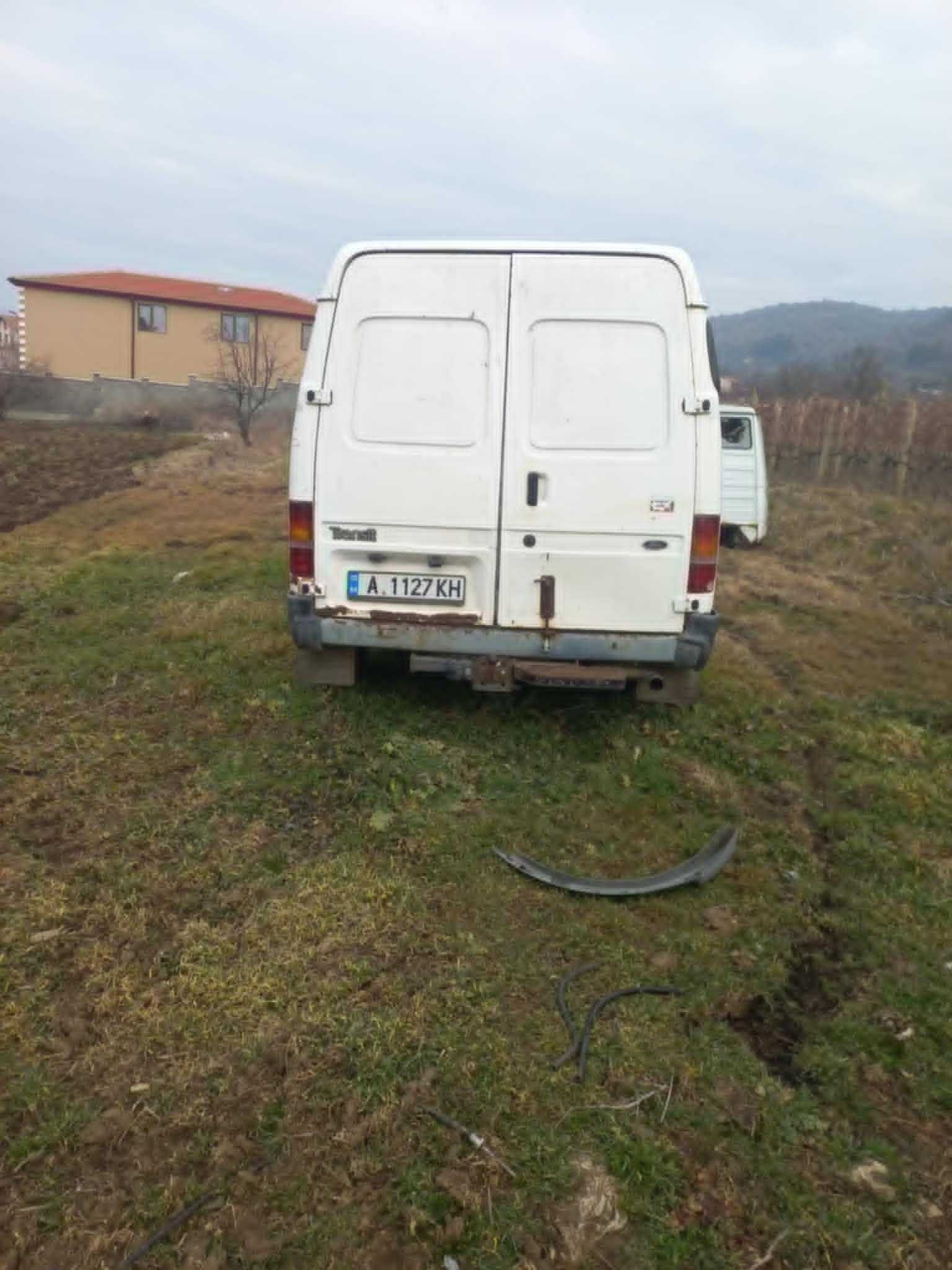 Продавам Форд Транзит