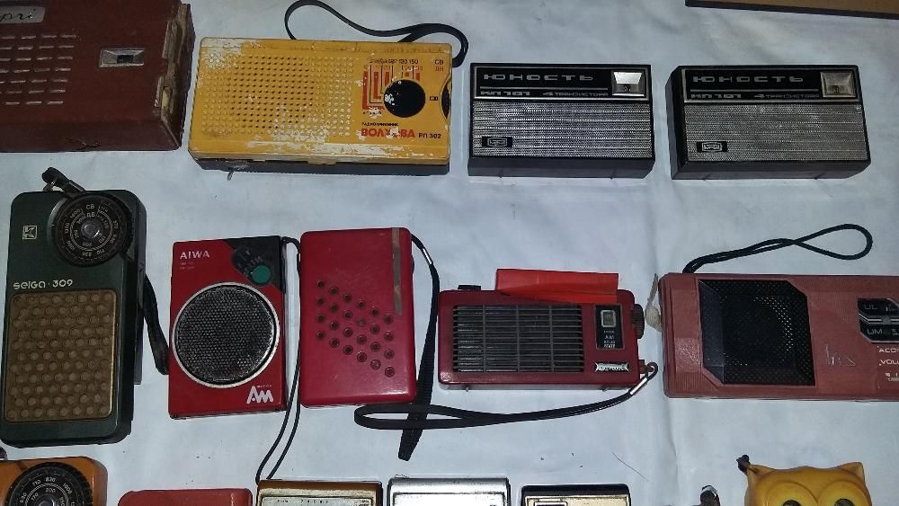 Продавам колекция радиоприемници