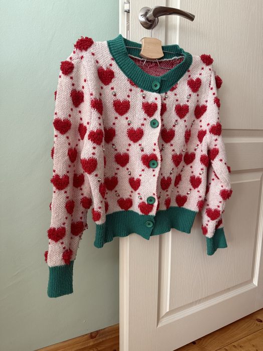 Уникална жилетка на сърца