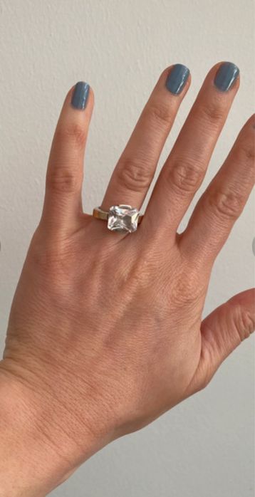 Inel argint 7gr, piatra zirconiu. Suflat cu aur pe partea superioara