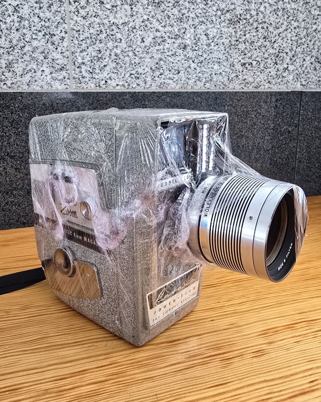 Ретро камера - Revere Model 119 8mm Power Zoom