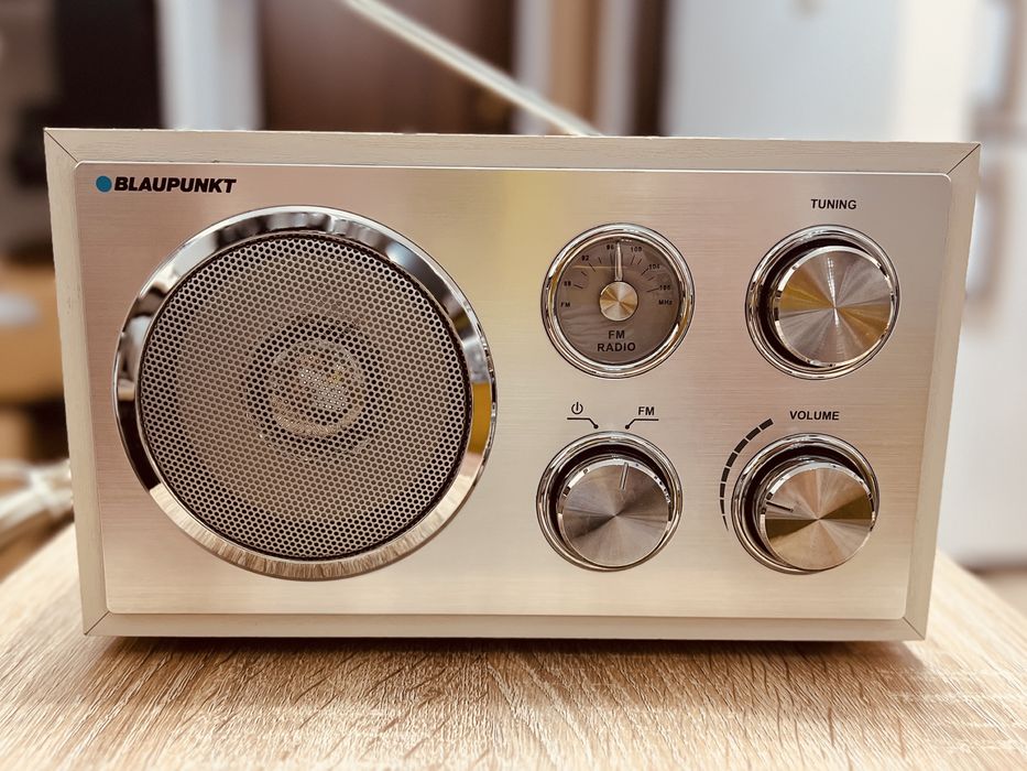 Radio retro Blaupunkt – Eleganță clasică, sunet autentic