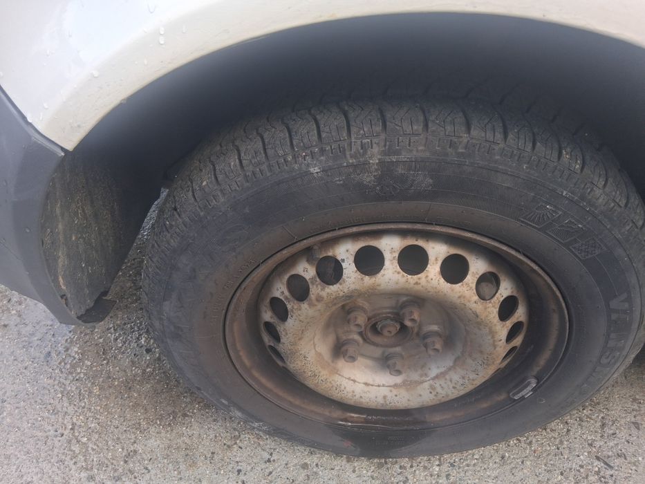 Бусове каравани камиони