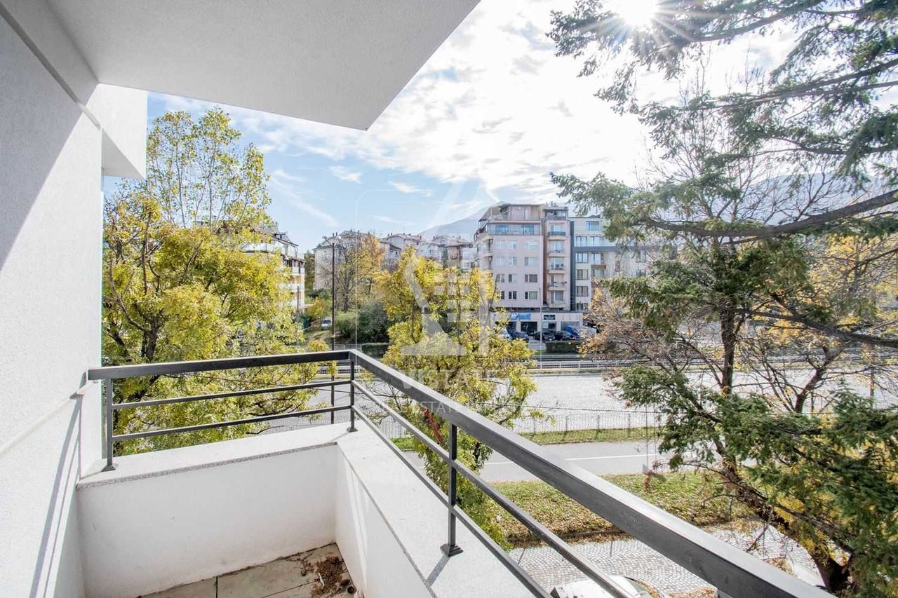 Продава се Тристаен апартамент в София, Павлово - 107 кв.м за 2212 €/кв.м - Снимка #2