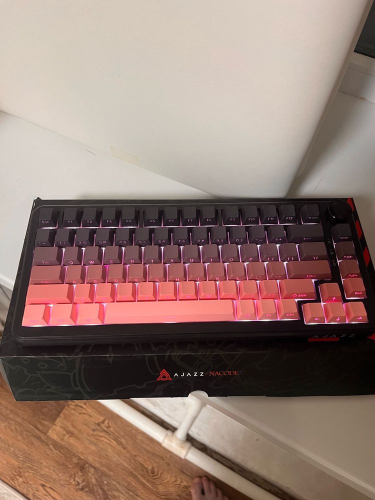 Продам клавиатуру Ajazz ak820max