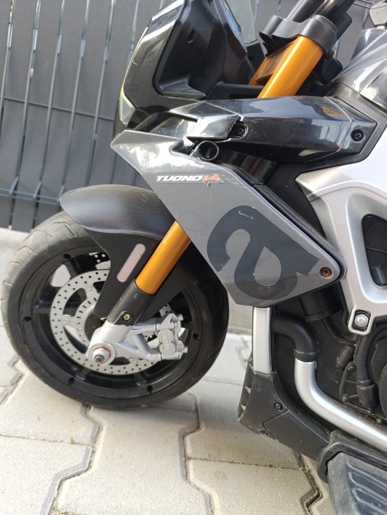 Акумулаторен мотор APRILIA TUONO V4 1100 RR с кожена седалка 12V