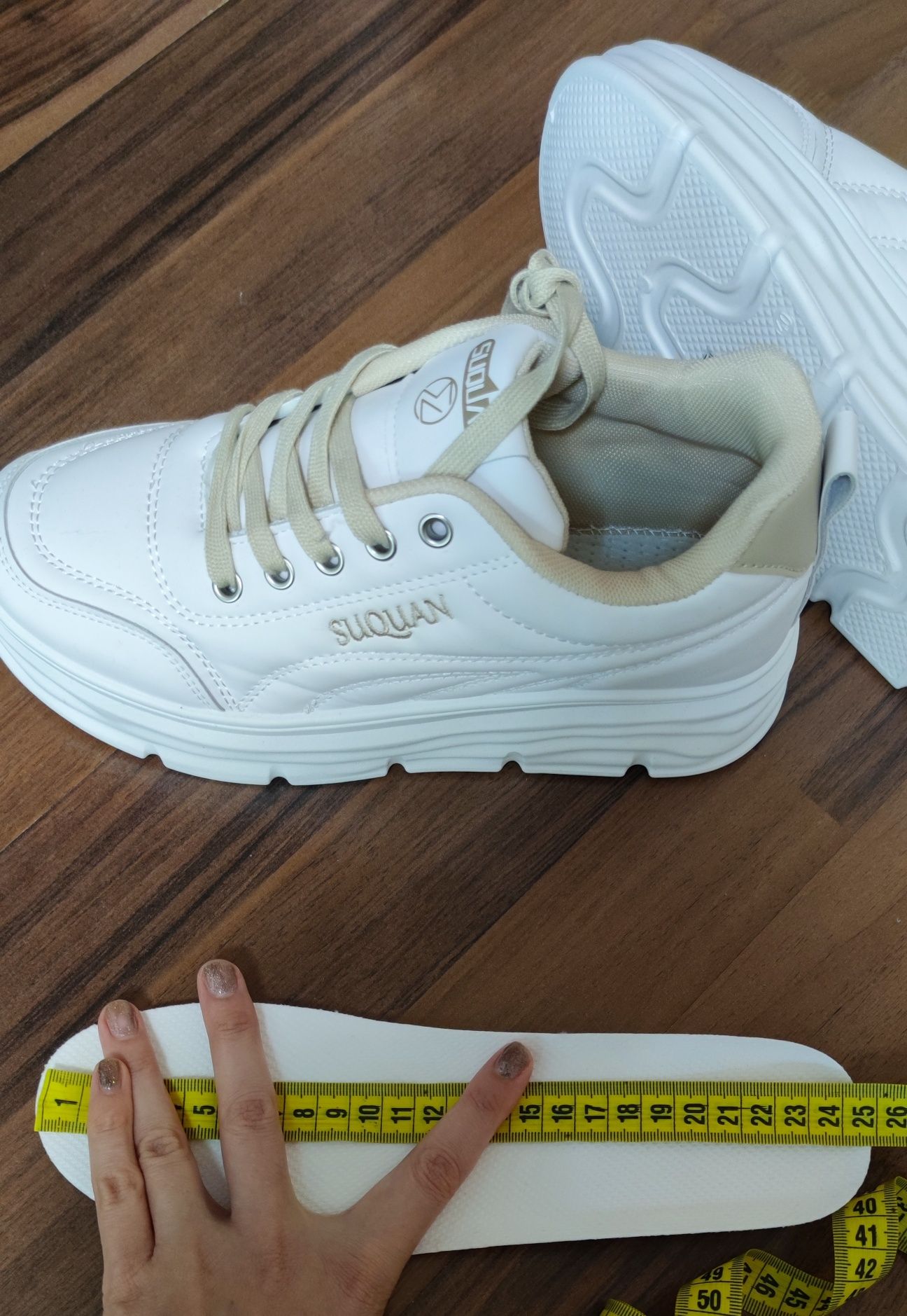 Дамски кецове в бяло