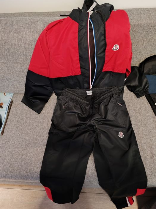 Trening Negru Mon cIer cu Accente Roșii+Gluga Masuri M-S-L-XL