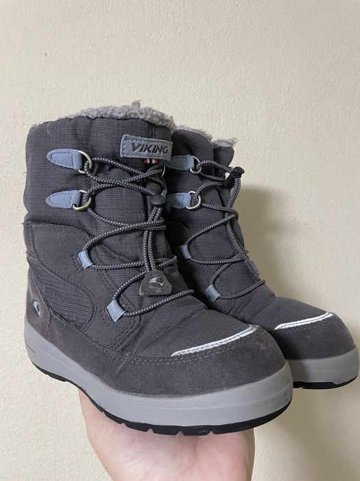 Продам детские ботинки