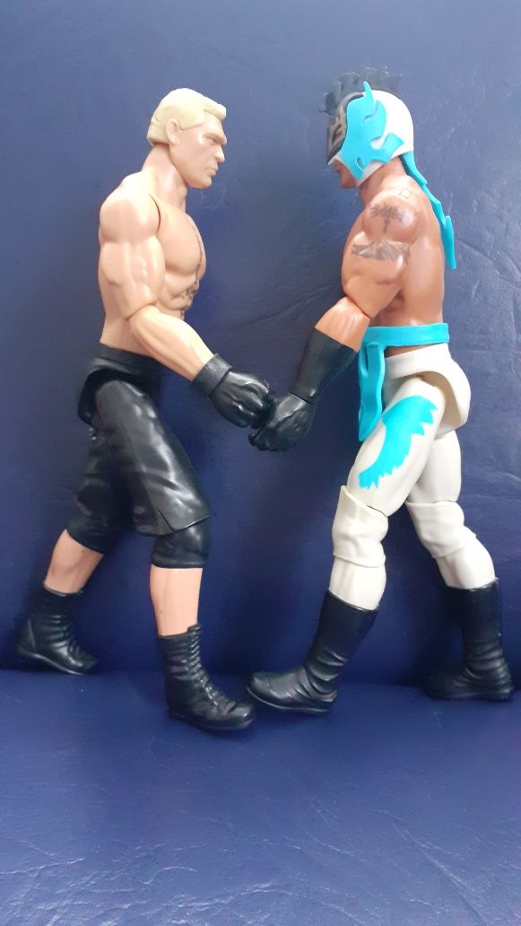 Set 2 Figurine WWE Mattel Kalisto si Brock Lesnar