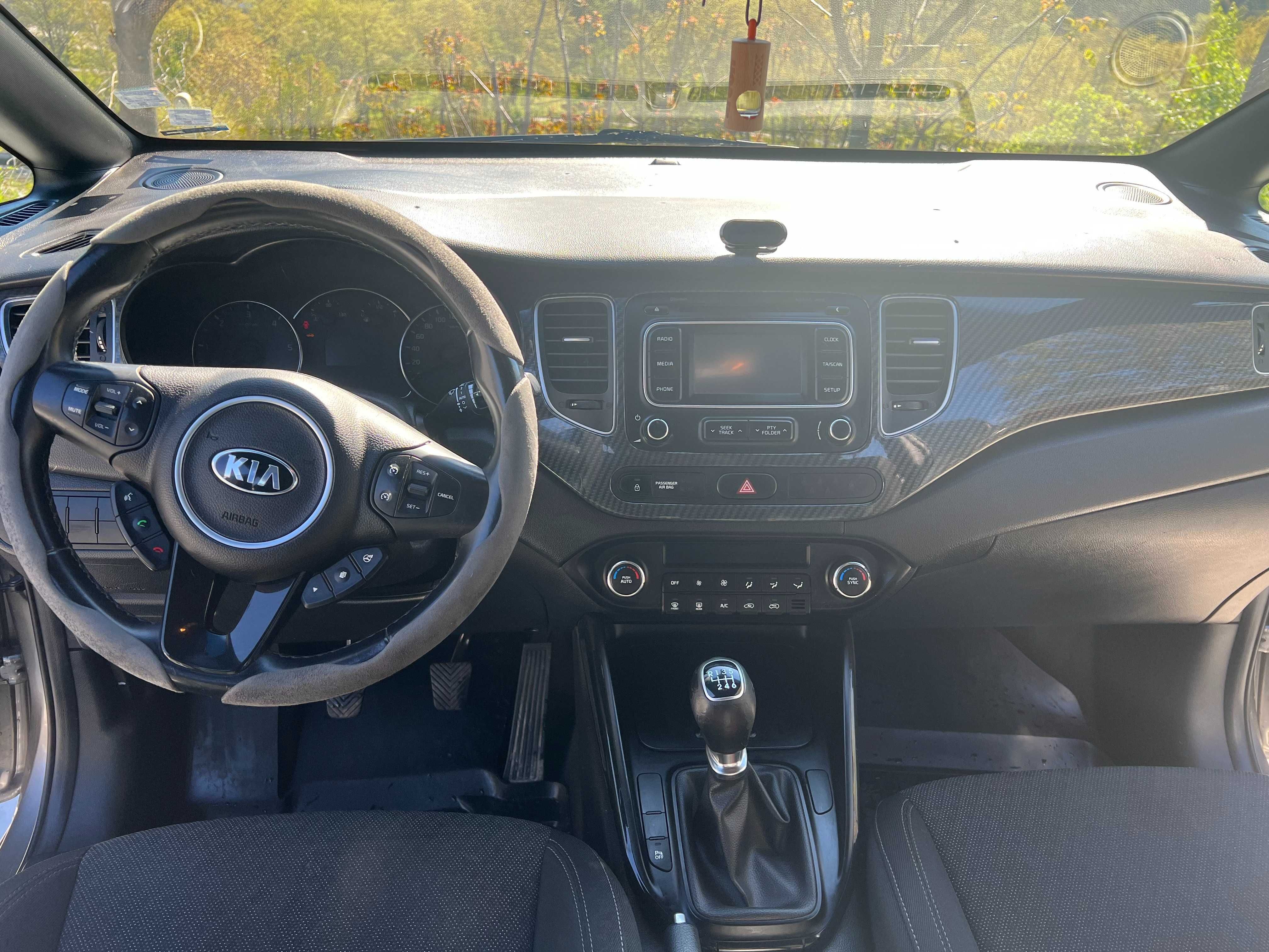 Киа Каренс  6.4/100 разход 6+1 места Kia Carens