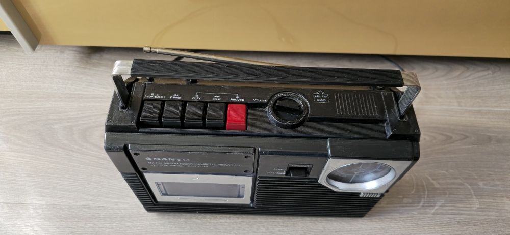 Radio casetofon M2402