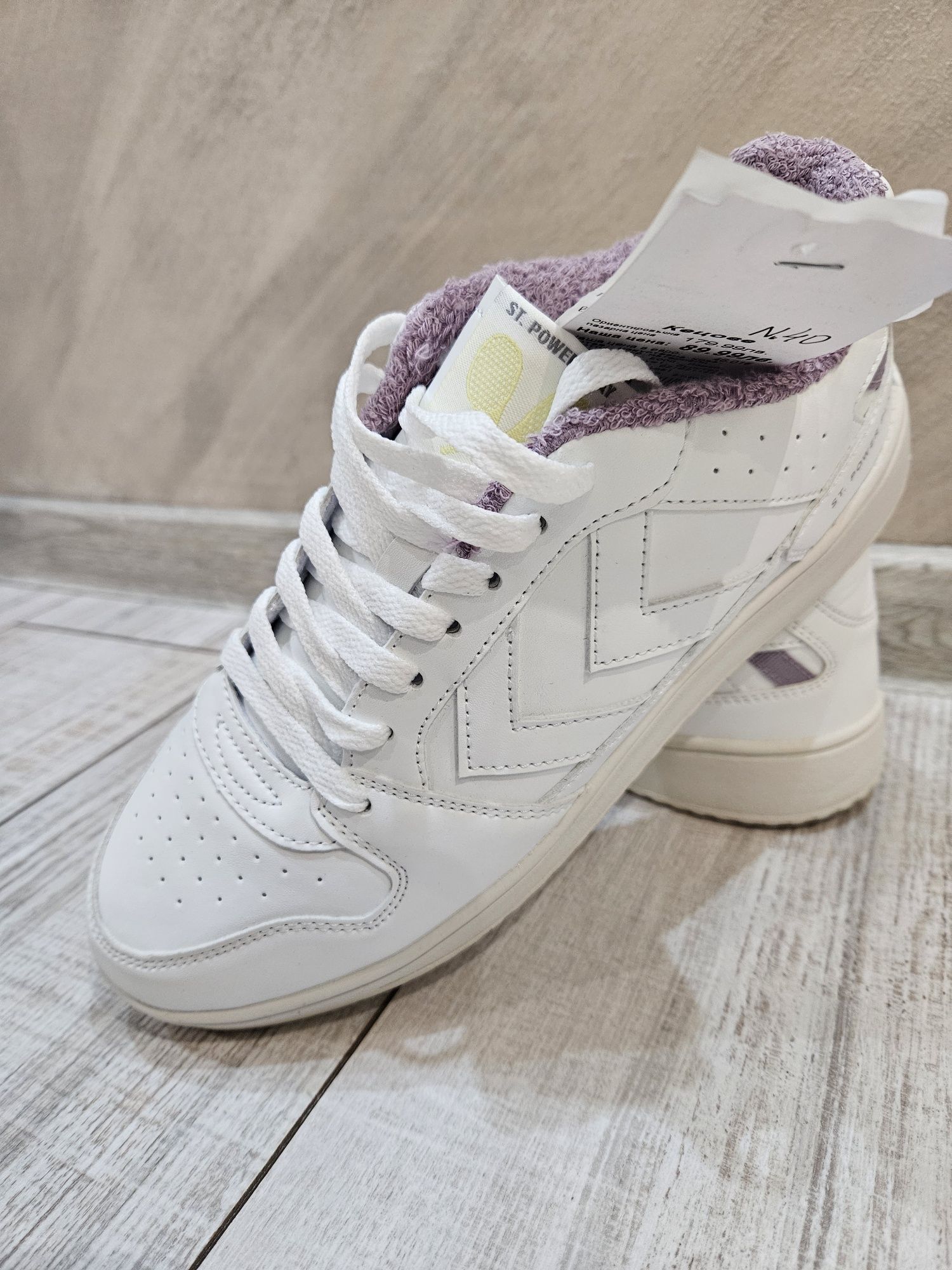 Нови дамски бели кецове HUMMEL №40