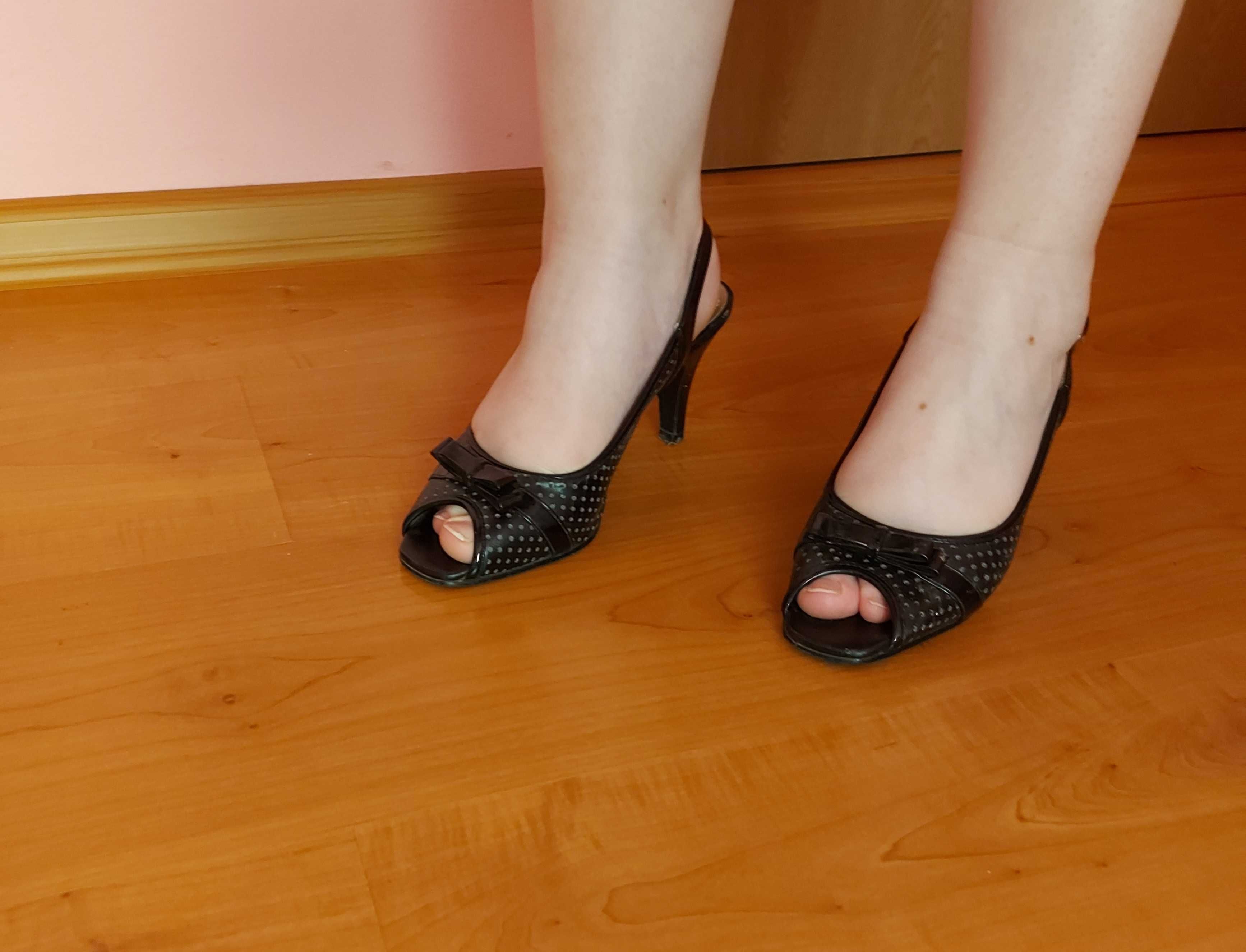 Sandale cu toc mărime 36