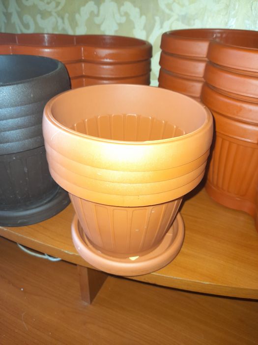 Jardiniere ghivece pentru flori