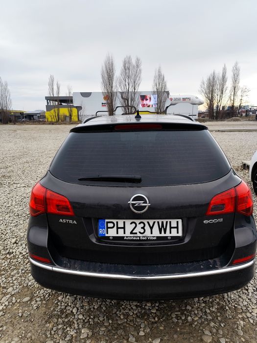 Vând Opel Astra j