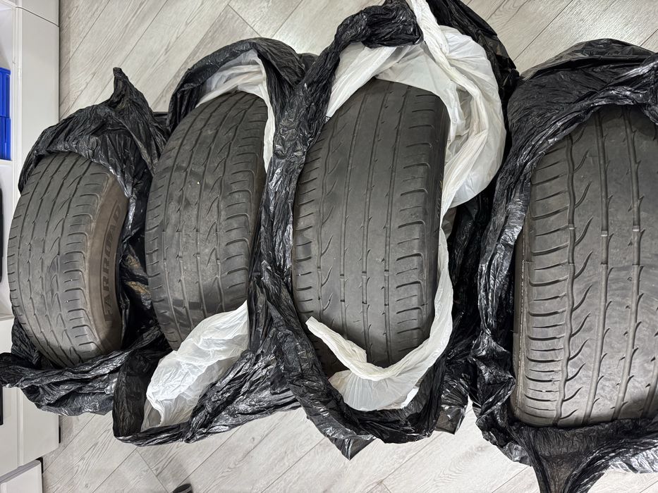 Продам резину 215/55/17