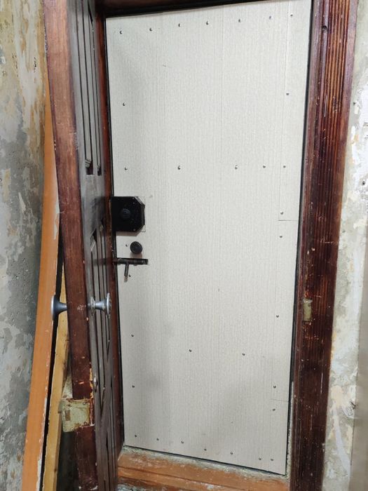 Продам железный дверь срочно