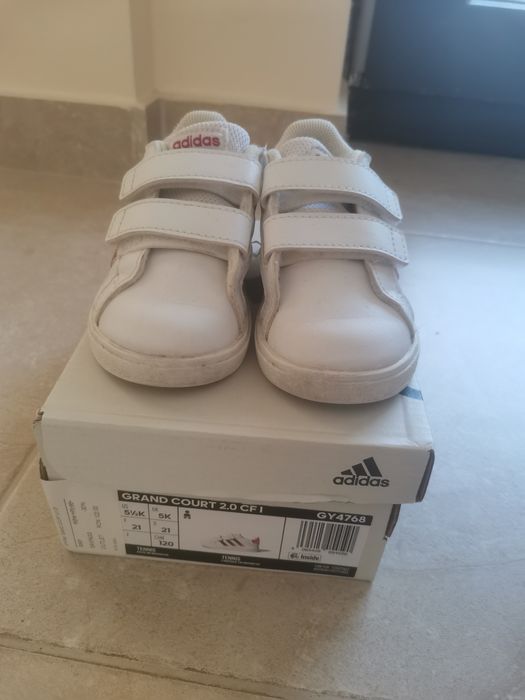 Vând adidași fete, mărime 21, marca Adidas