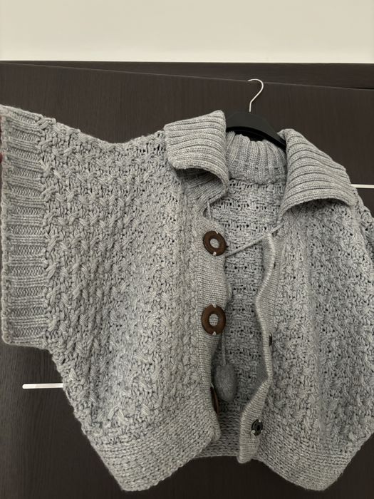 Cardigan crosetat dama cu ciucuri si nasturi de lemn nou