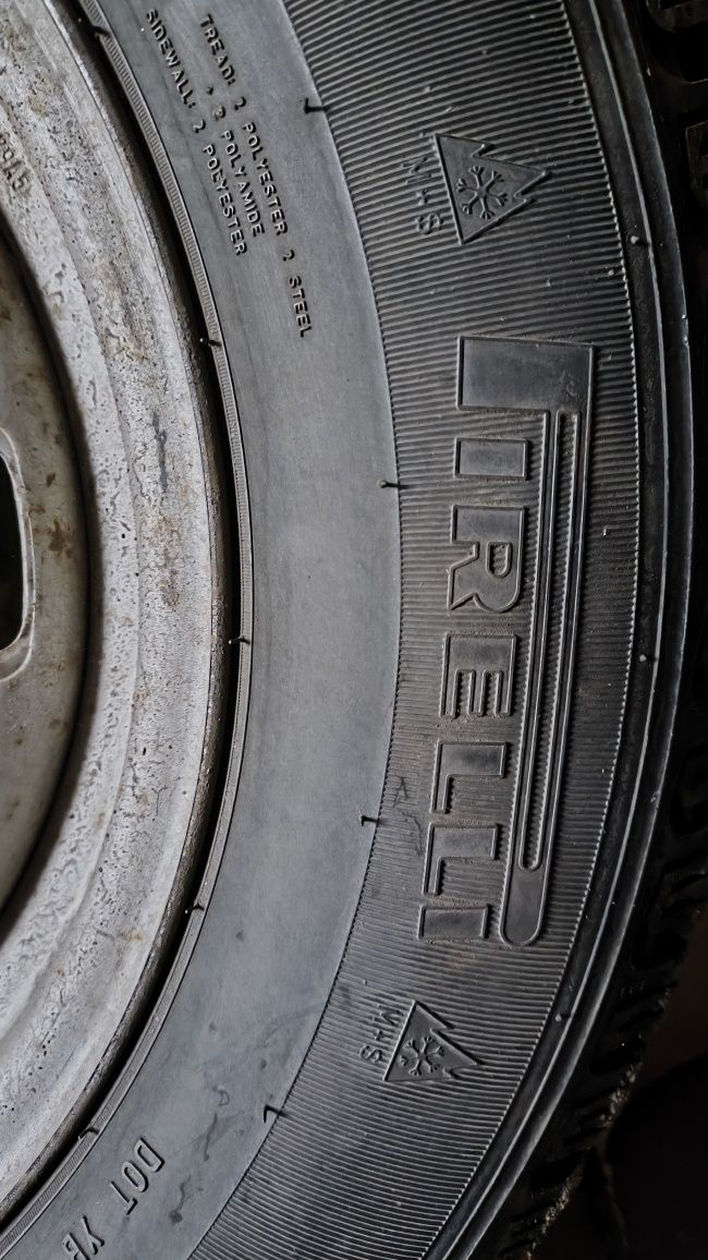 Шины зимние 195/70 R15 C. Диски 6J×15 H2, ET44