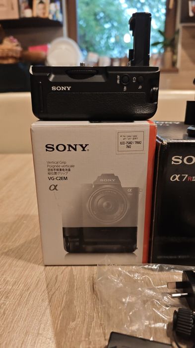 Фото апарат SONY A7 R2 в комплект с обектив SONY FE 2.8/50 MACRO