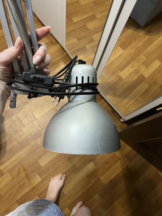 Продам настольную лампу