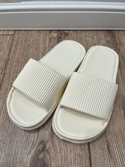 Новые резиновые шлёпки