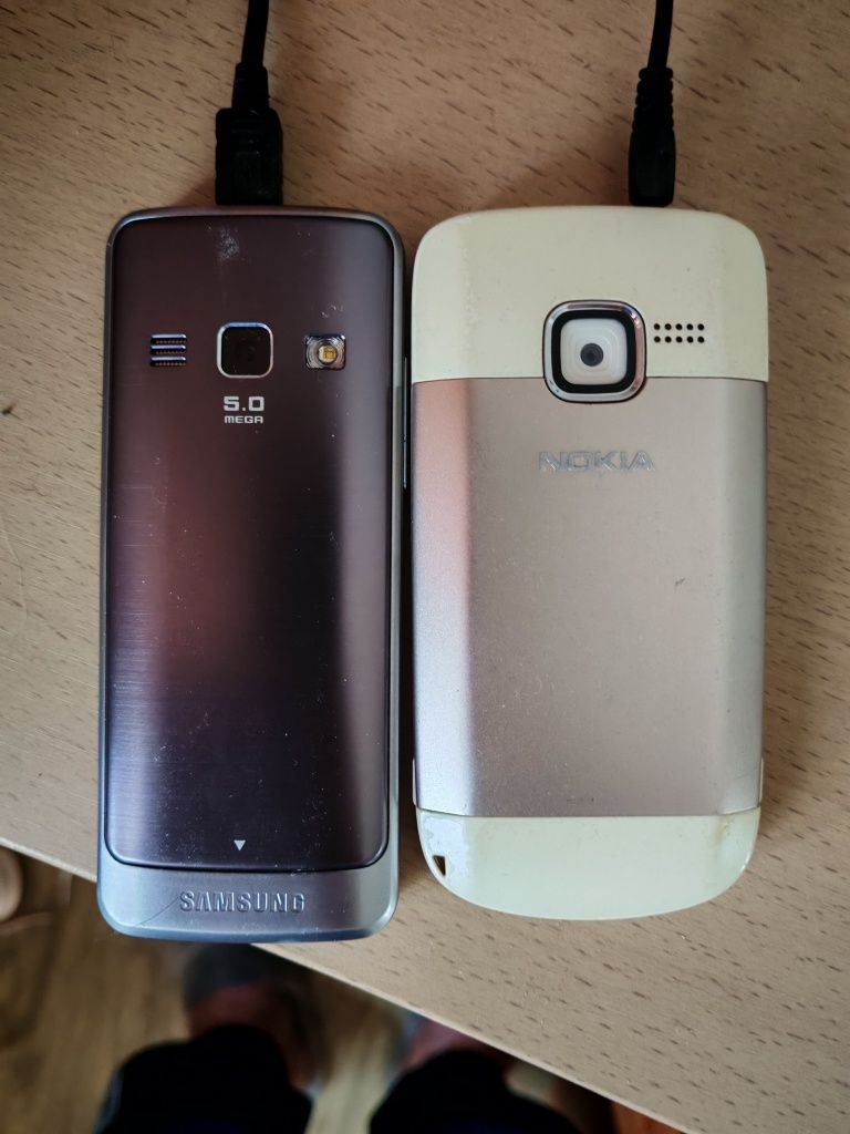 Vând telefoane .sunt impecabile.
