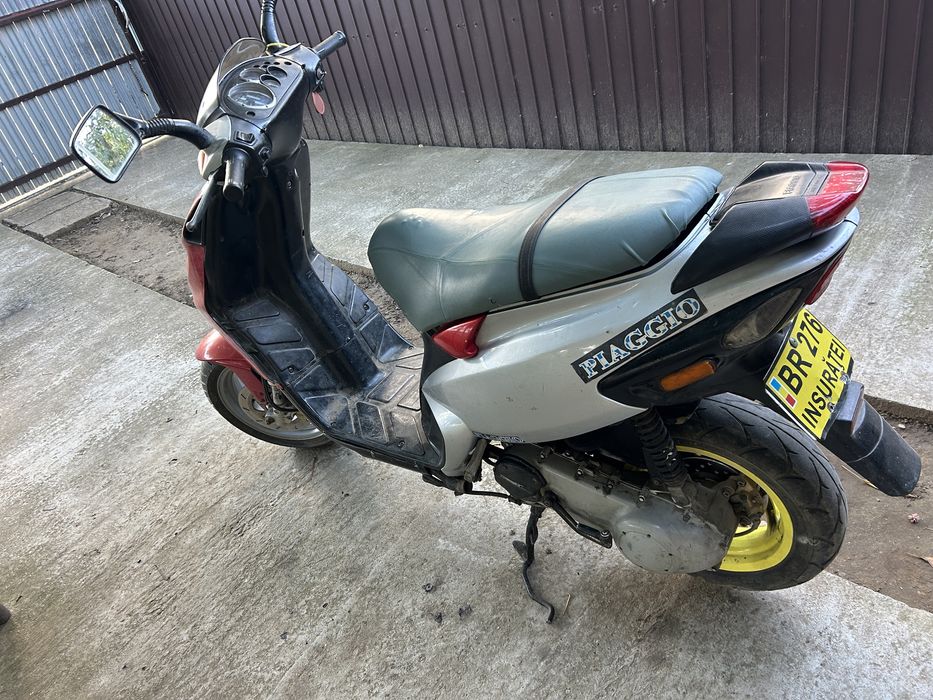 Vand scuter  piaggio nrg motor refacut cu piese noi. Urgent