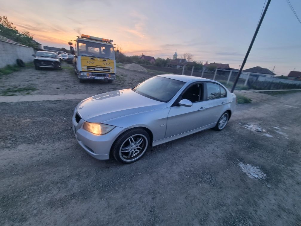 Dezmembrez bmw e90 318i