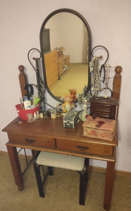 Туалетный столик с банкеткой