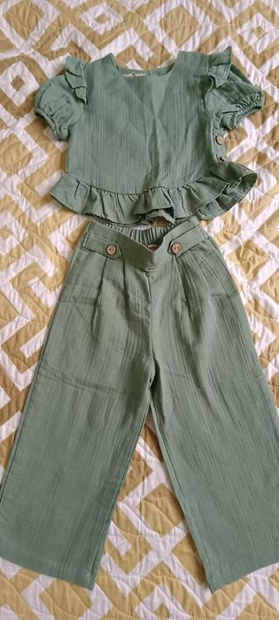 Костюм брючный новый, муслин размер 104