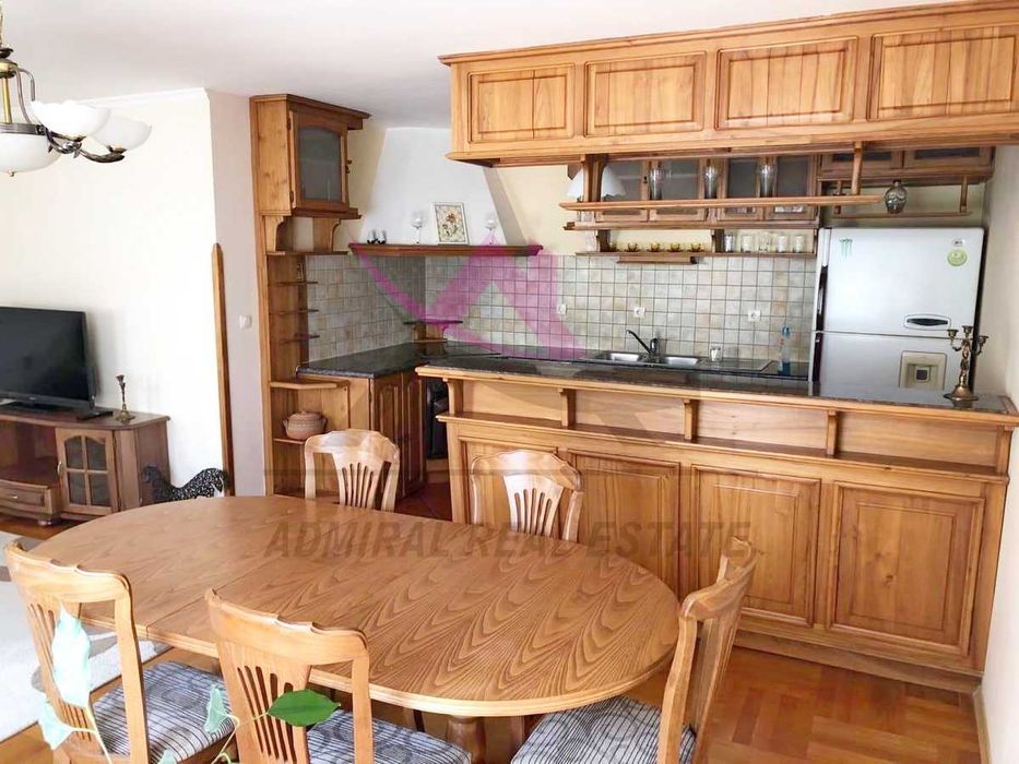 Дава се под наем Тристаен апартамент в Варна, Червен площад - 120 кв.м за 800 € - Снимка #1