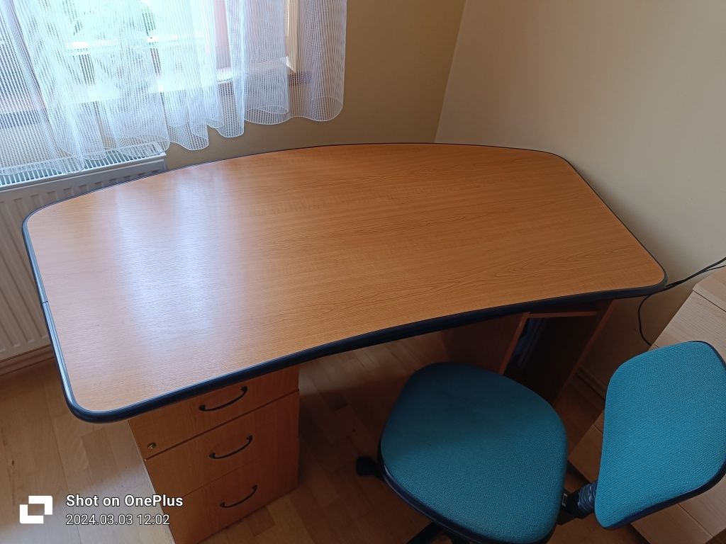 Masă de birou cu scaun