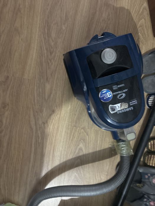 Продаю пылесос синего цвета в хорошем состоянии