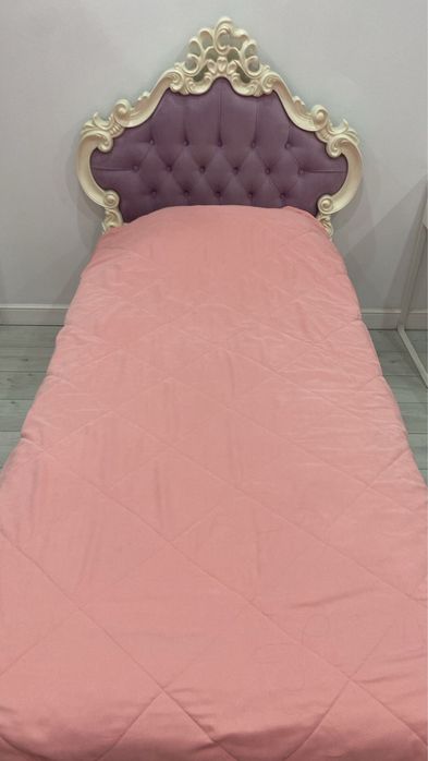 Продам кровать принцессы с матрасом и покрывалом
