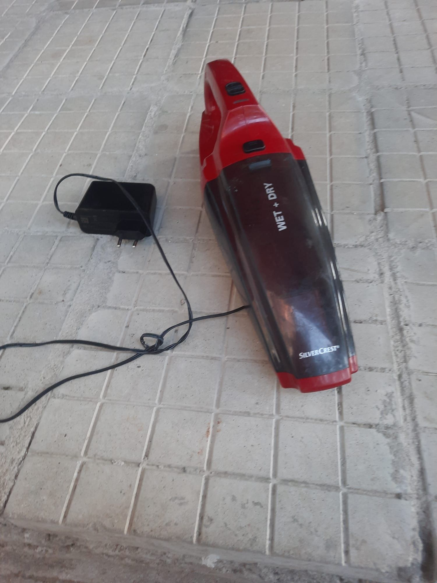 Прахосмукачка за почистване на колите със зарядно
