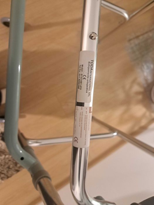 Cadru otopedic pe roți