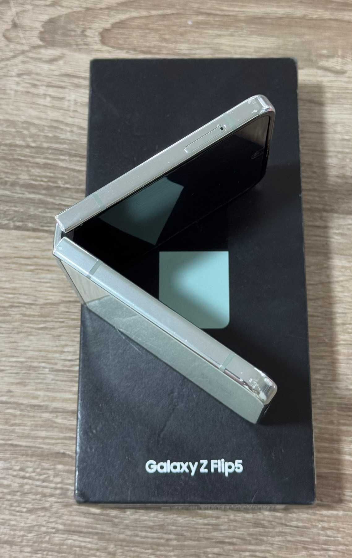 Телефон Samsung Galaxy Z Flip 5 Mint 256/8GB