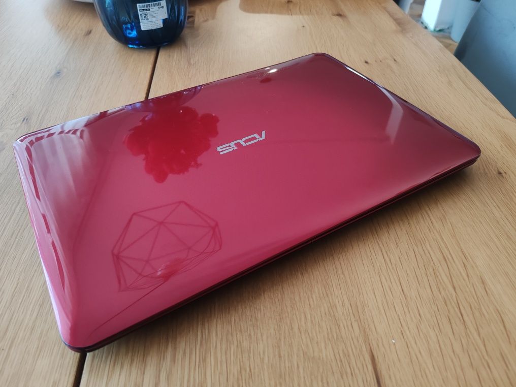 Лаптоп ASUS K555L