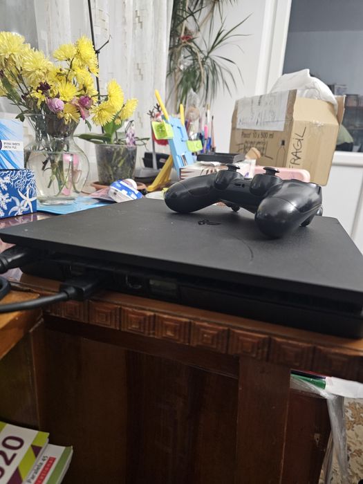 PS4 Slim 500GB + Controller– 600 lei