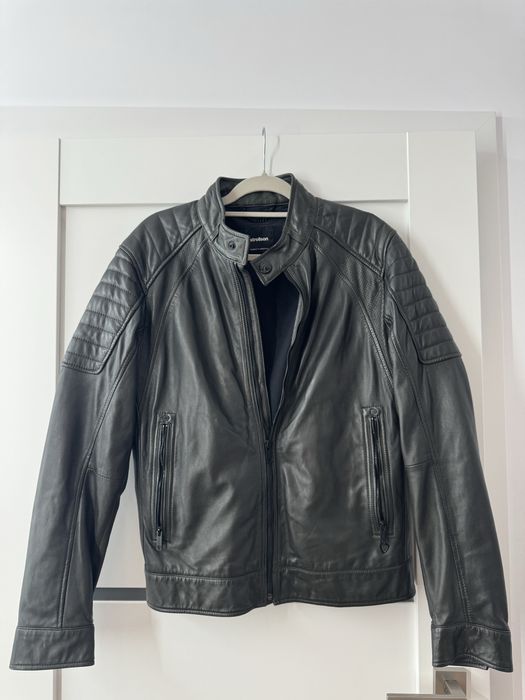 Geaca de piele neagra