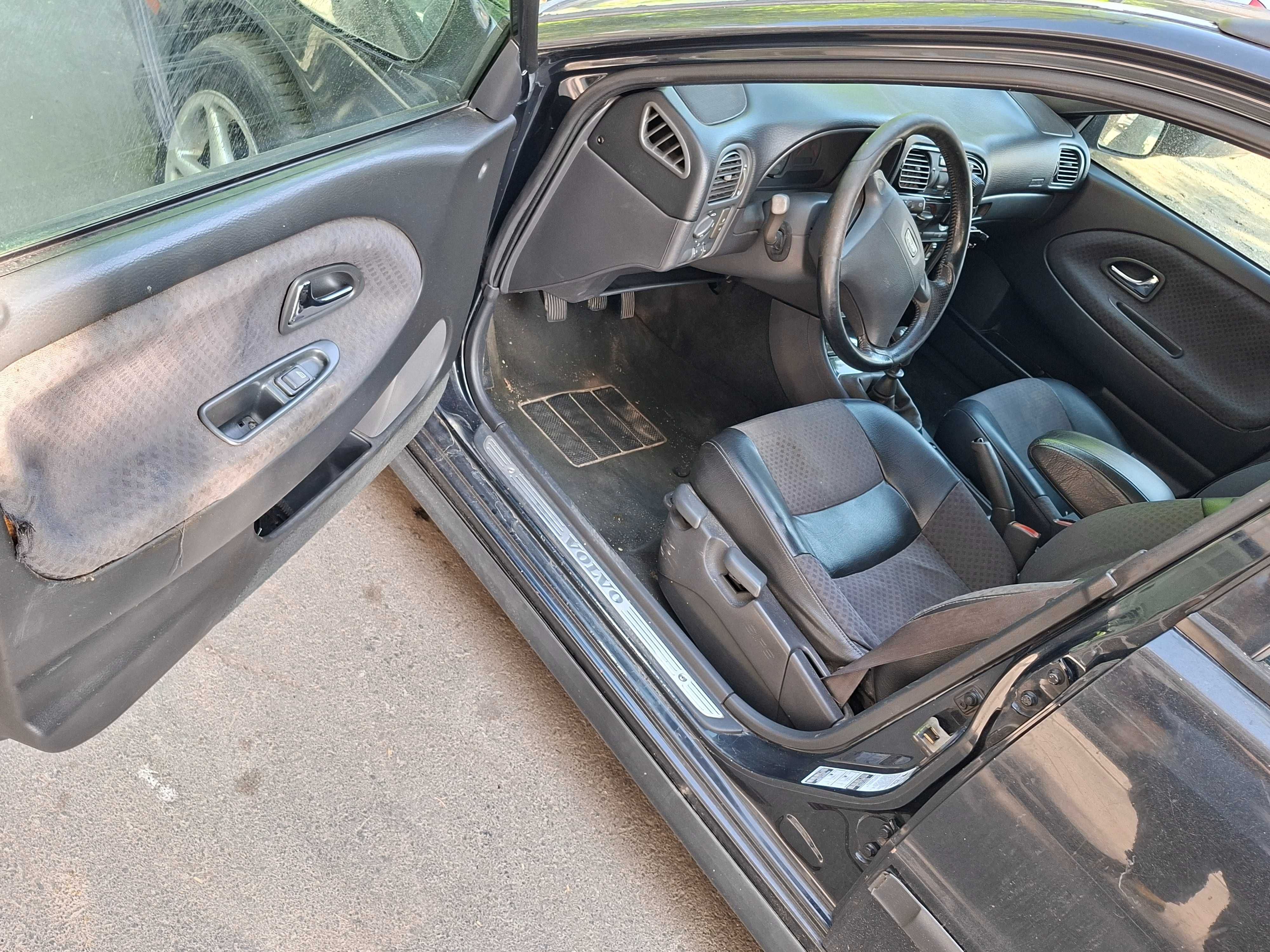 Продава Volvo V40 с платена синя зона Варна Център за една година.