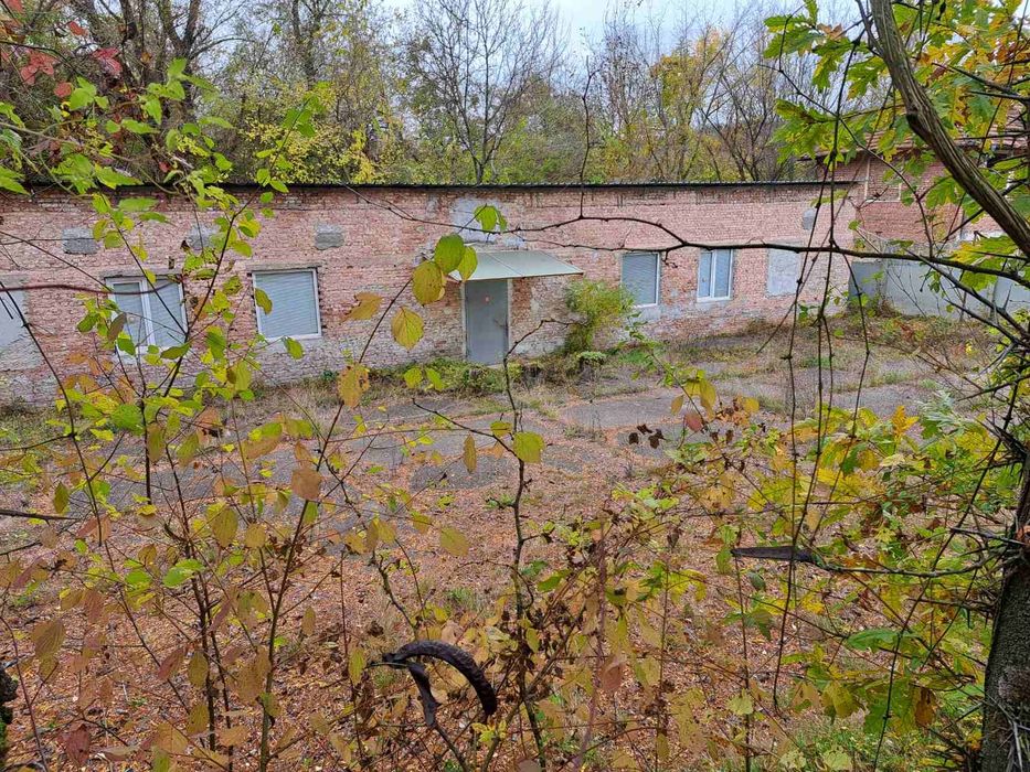 Склад с асфалтиран терен към него под наем, гр. Велико