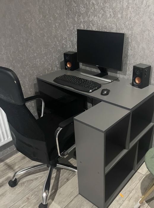 стол для учебы новый