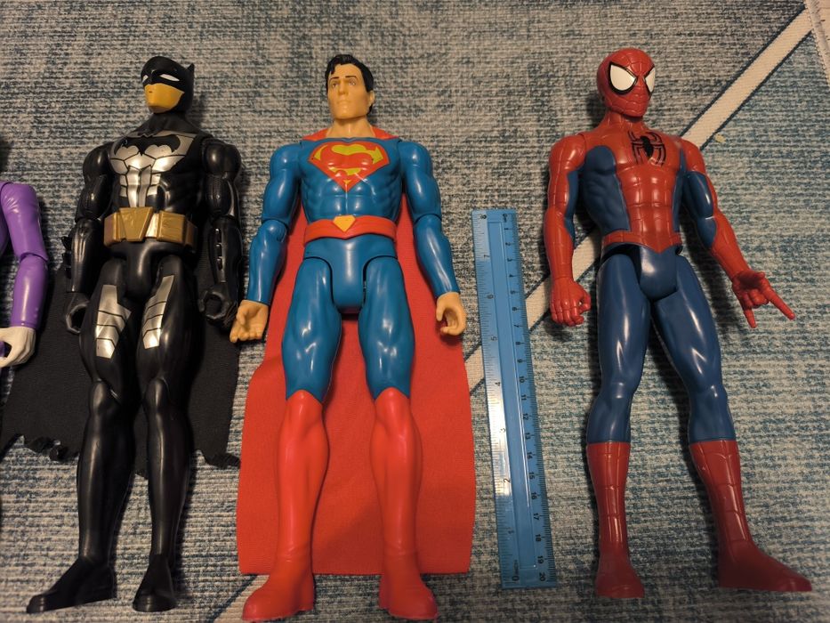 Super eroi DC 5 figurine( Batman, Joker , Superman , Robin )