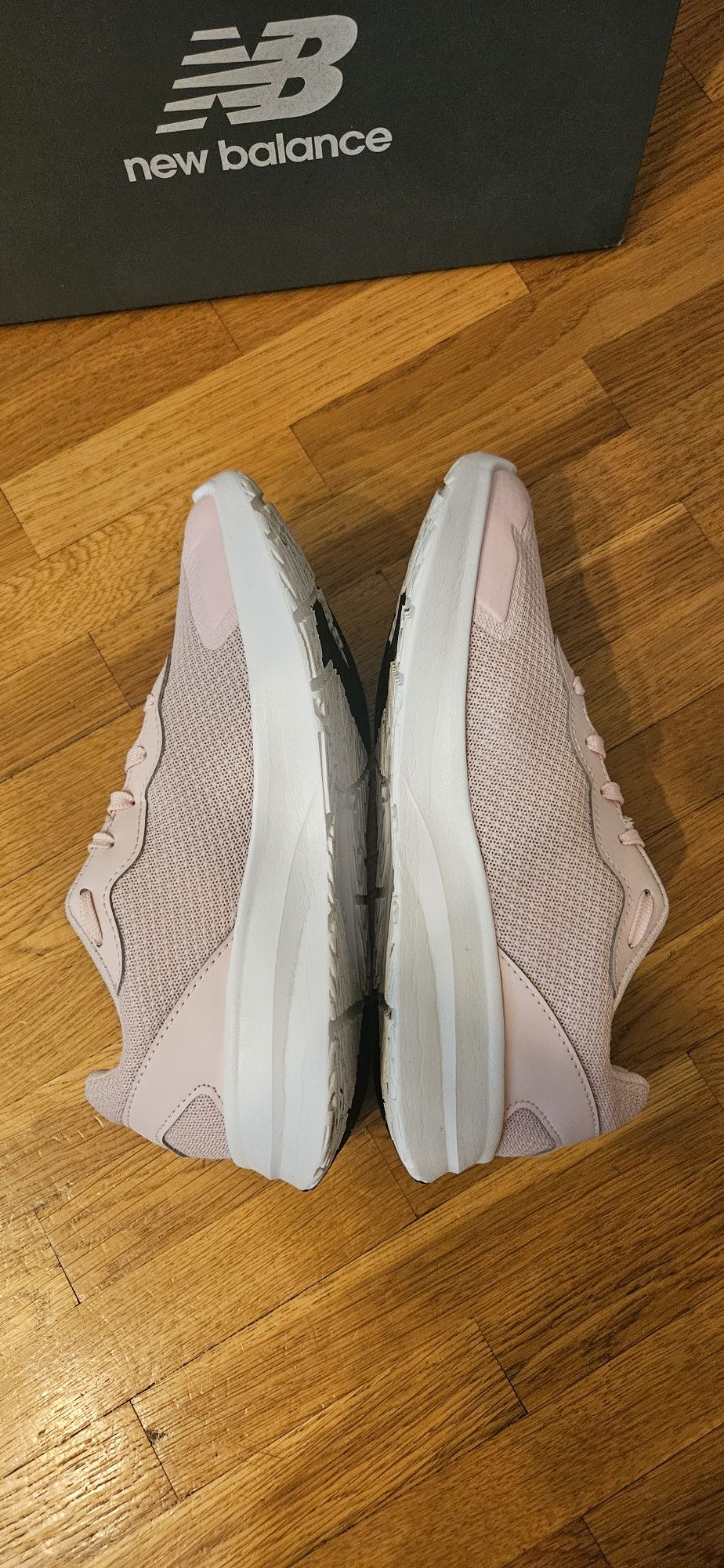 New balance, Номер 37.5